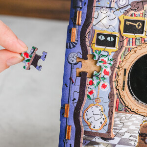Cluepuzzle - The Wonderbox of Alice. Jigsaw puzzle box